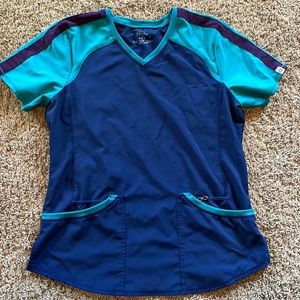 Medium Cherokee infinity scrub top